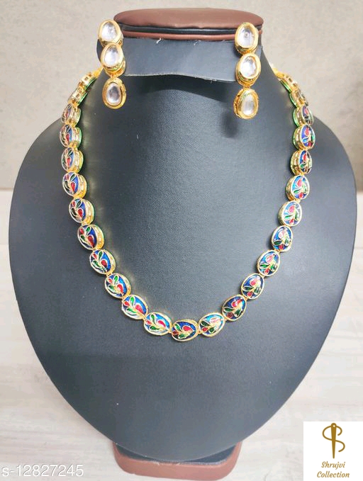 Women's Nacelace and chain